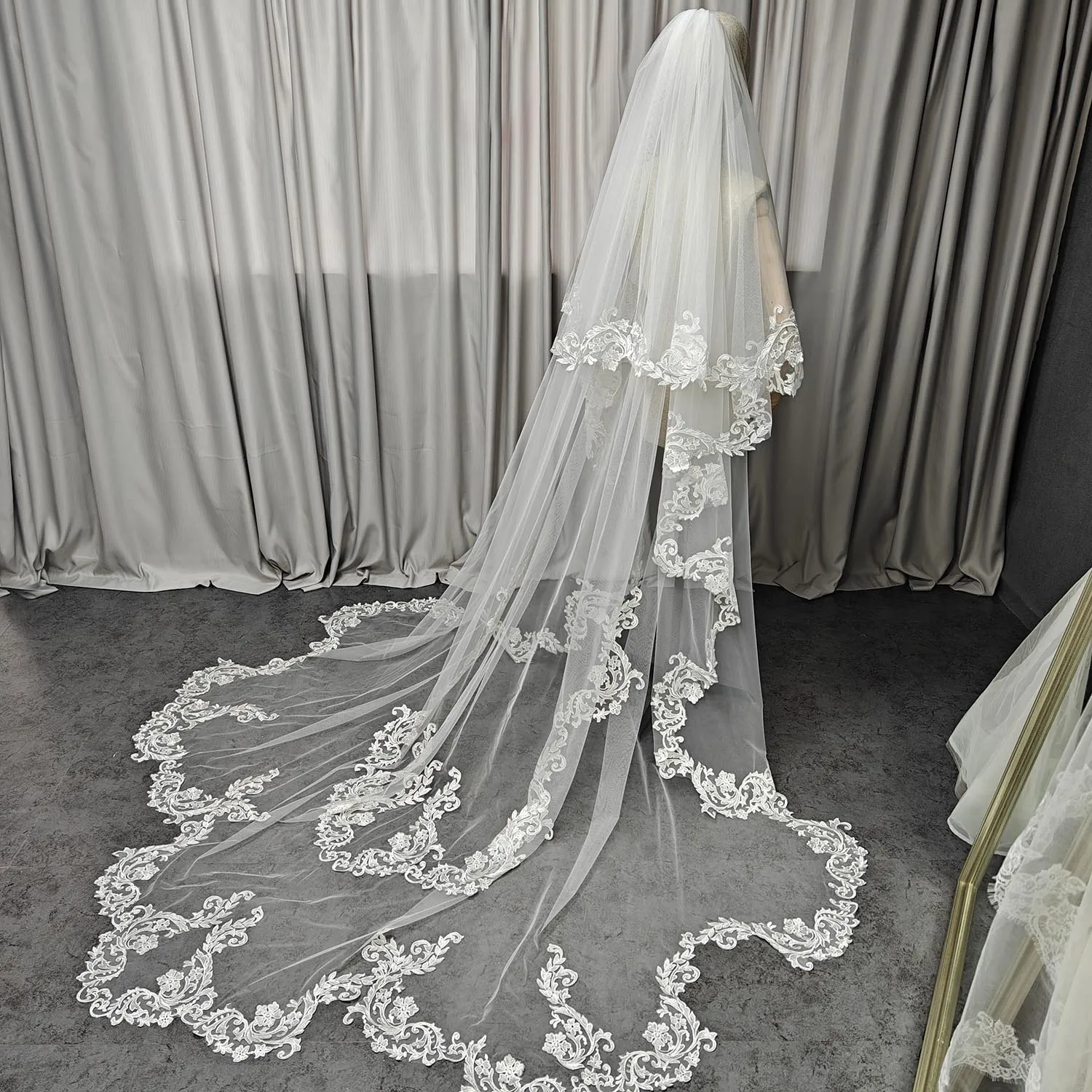 

Customized Scalloped Edge Lace Wedding Veil with Blusher, 2 Tiers 3 Meters Long Bridal Veil with Comb, White/Ivory Veil