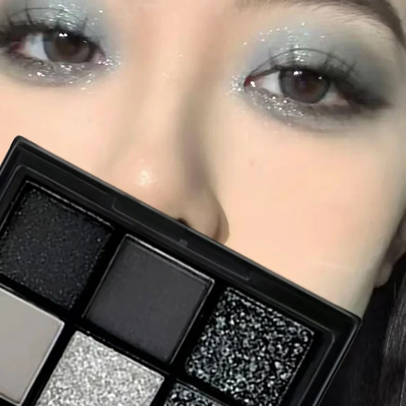 9-color eyeshadow palette: True dark + soft Multi-light + shiny Easy to apply, no fallout, long-lasting color payoff.
