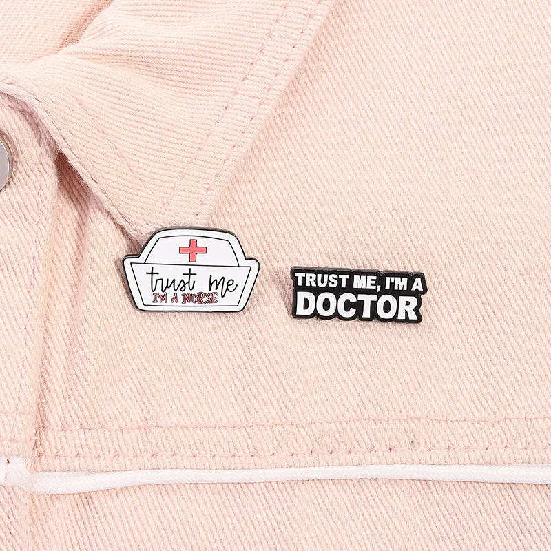 بروش ممرضة الطبيب، رسوم متحركة إبداعية، شارة معدنية طبية رائعة "أنا طبيب/ممرضة"، إكسسوارات حقيبة ظهر للملابس