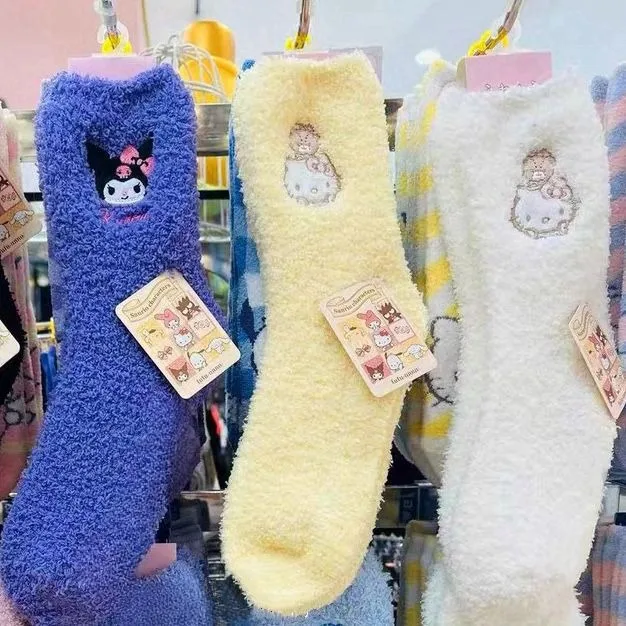 

1 пара носков Sanrio Hello Kitty, бархатные носки с мультяшной вышивкой, коралловые бархатные носки, женские утолщенные зимние теплые носки средней длины, носки для сна