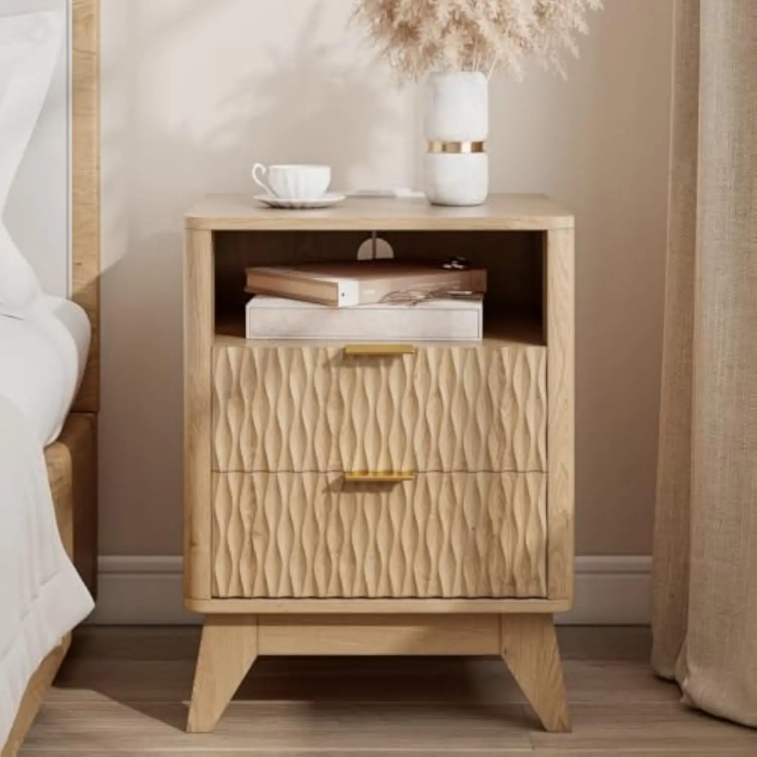 

Рифленая тумбочка с зарядной станцией, 18-й современный торцевой столик с ящиками для хранения вещей, прикроватная тумбочка для спальни, натуральный дуб (1 пирог.