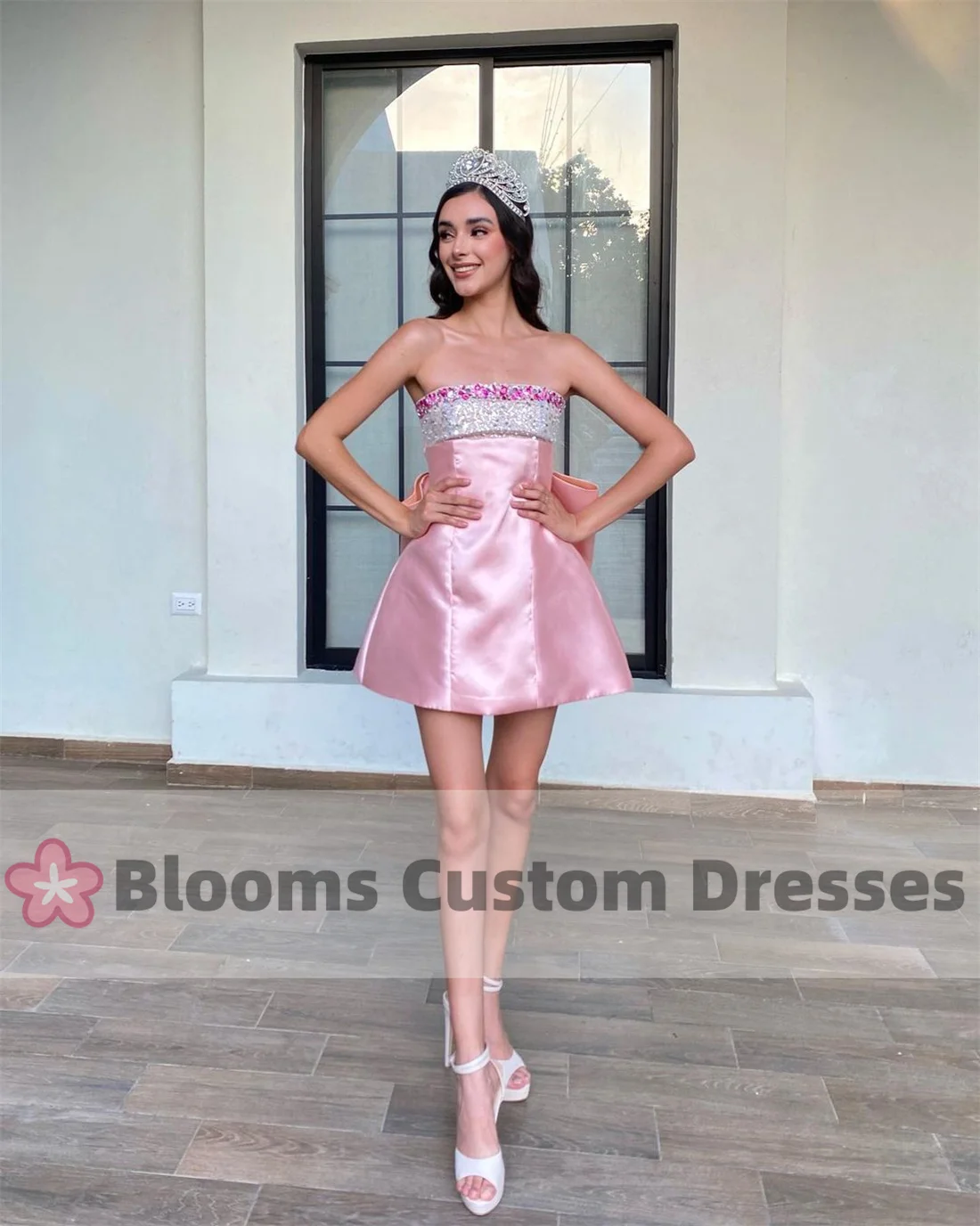 Customized Beads Pink Satin Sleeveless Mini Prom Dresses Strapless A-Line Above Knee Sweet Cocktail Formal Occasion Party Gown