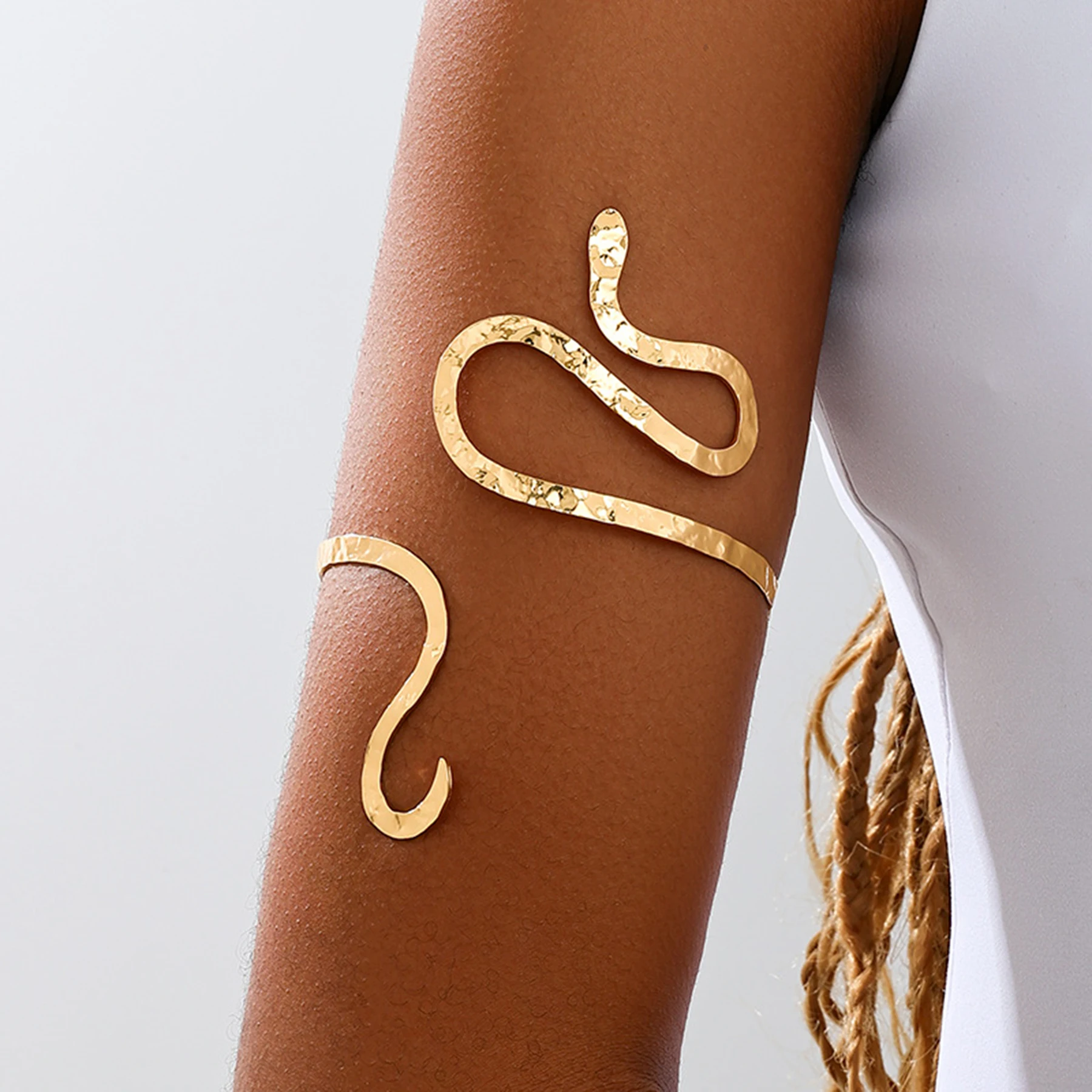 Neue Mode Kreative Metall Linie Serpentin Gewickelt Arm Armband für Frauen Einfache Schlange Manschette Armbänder Punk Schmuck Zubehör