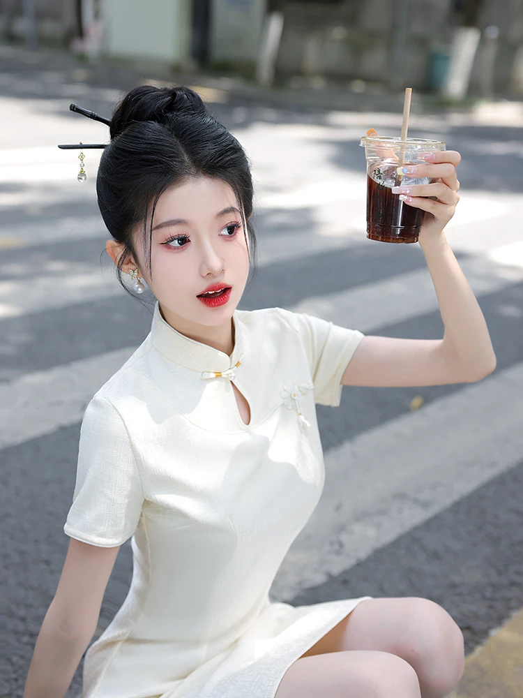 

Белое короткое ципао в стиле ретро для девочек-подростков, для повседневного использования, длина до 50 см