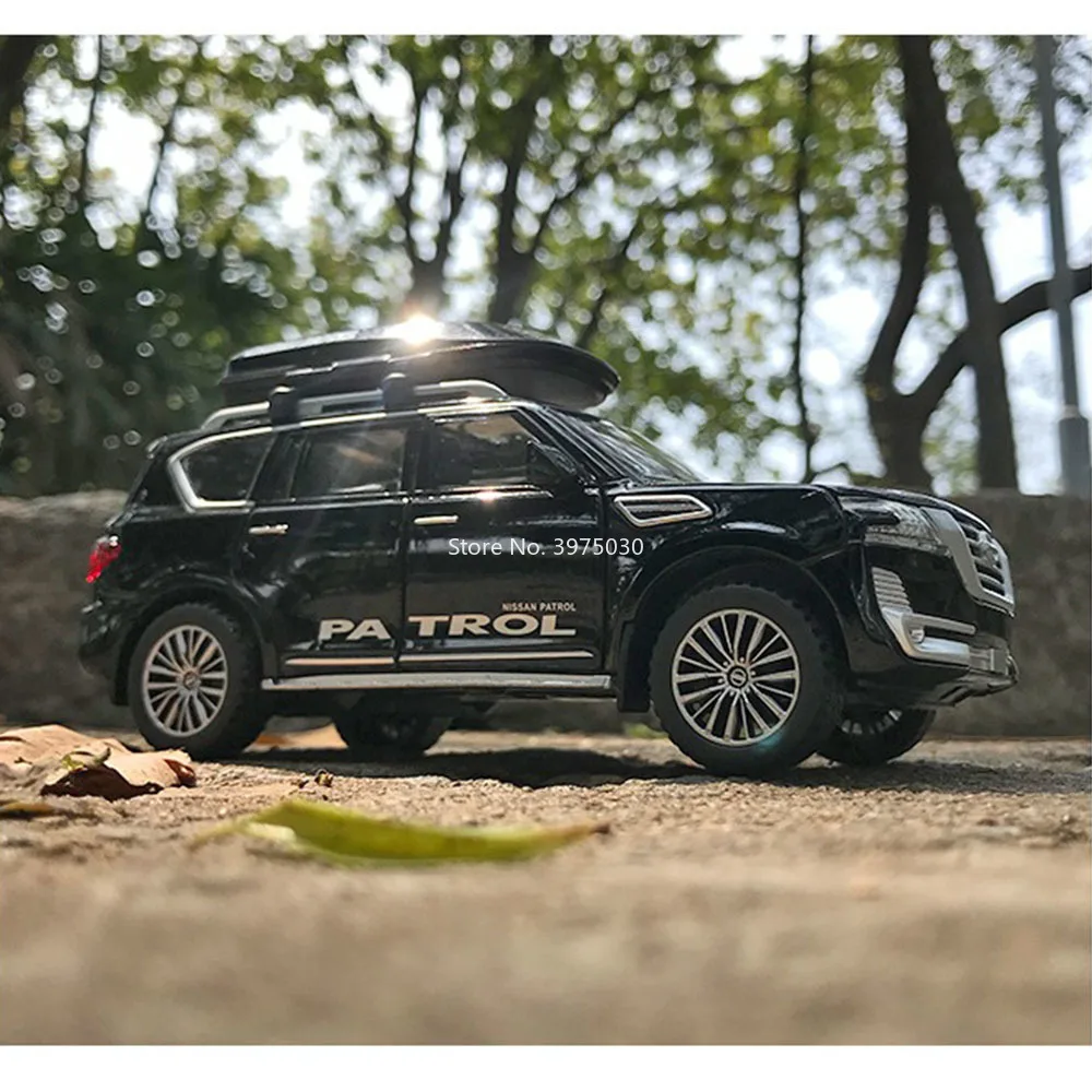 1:32 Nissan Patrol Cars Toys Alloy Diecast Models with Pull Back Light Sound Miniature Vehicle Rubber Tires Car Model Boys Gifts
