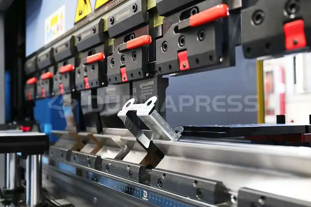 أداء مستقر رائجة البيع التميز الصحافة الفرامل 50T1600 DA53TX 6 + 1 محور الذي قيمة جيدة للمال