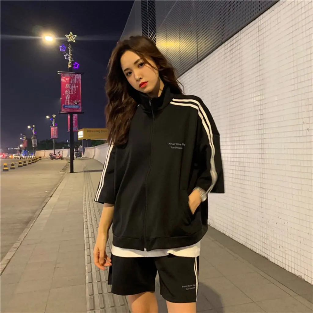 

Women's Korean-Style Casual Sports Suit Fashionable Striped Zipper Sweatshirt And Shorts Two-Piece Set for Spring And Autumn