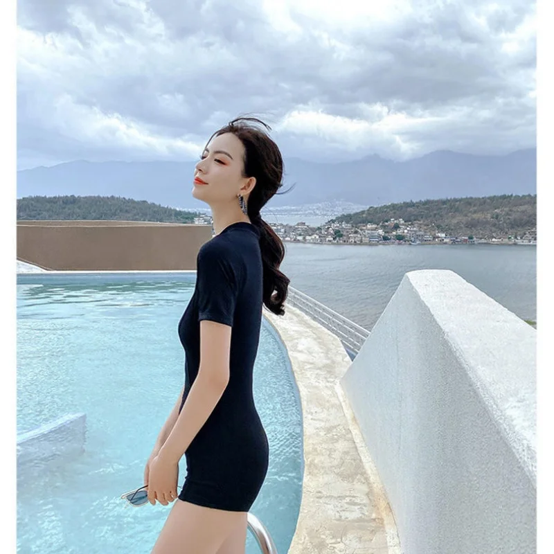 Neuer, schnell trocknender Shorts-Kurzarm-Badeanzug, halbhoher Ausschnitt, hoher Ausschnitt, einteiliger Badeanzug, einfarbiger Taucheranzug zum Schwimmen