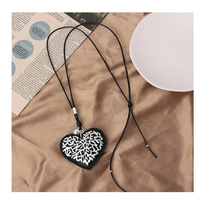 

Special for New Necklaces, Retro Big Peach Heart, Premium Tree of Life Sweater Chain, Women's Alloy Long Necklace.