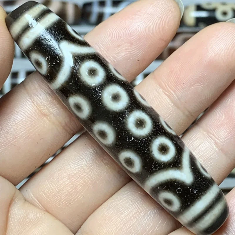 Thing One Picture Natural Agate RealWeathering Horseshoe Pattern Pulp Black and White 27 EyesBeads Large