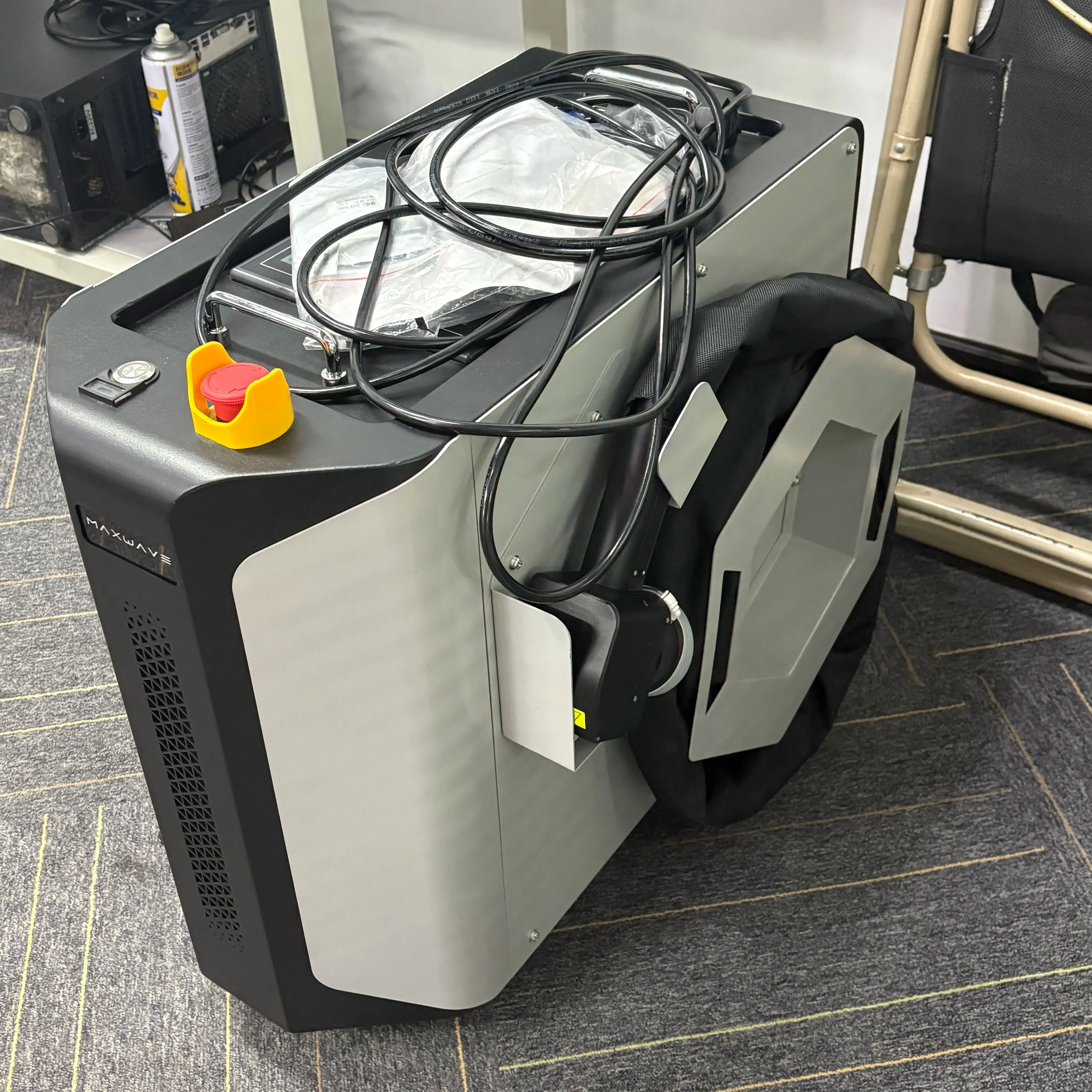 

Maxwave 1KW-3KW High-Efficiency Laser Cleaning Machine for Industrial Paint & Rust Removal