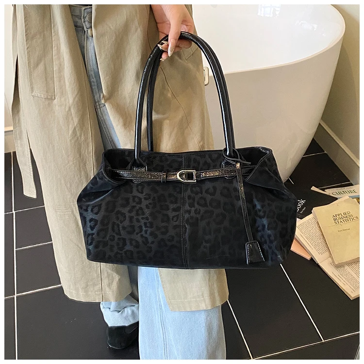 Leopard Print Sewing Thread Hasp Youth Sweet Shoulder Bags for Women 2026 Hot Sale Large Capacity Sense of Luxury Tote Bags
