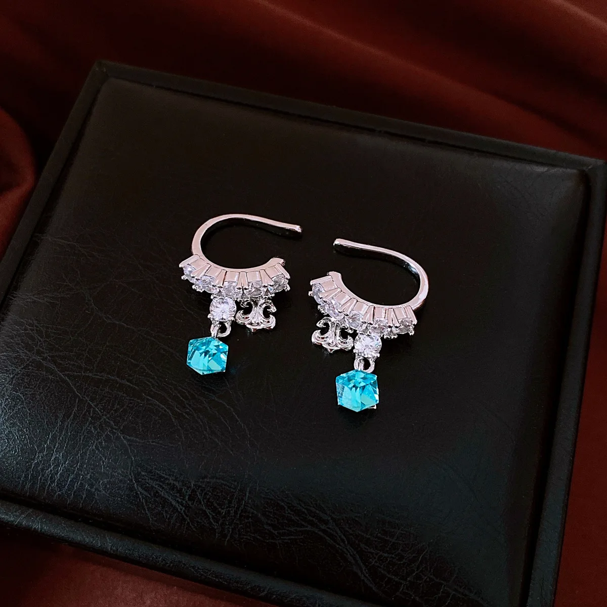 1/2 Pcs Blue Square Zircon Pendant Ear Cuffs C-shaped Non Piercing Clip on Earrings Women Dainty Charms Daily Club Jewelry Set K