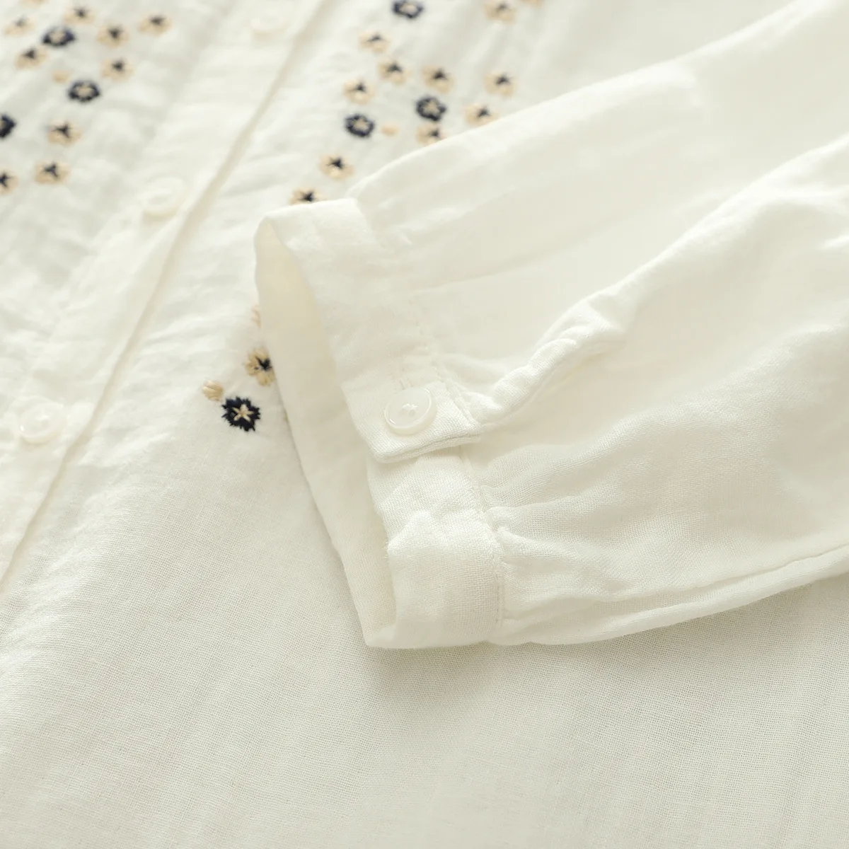 ใหม่2025ฤดูร้อนเส้นด้ายฝ้าย3/4แขนเสื้อผู้หญิงLapelดอกไม้เย็บปักถักร้อย, Moriสาวสบายๆเสื้อหลวมๆT54360CC