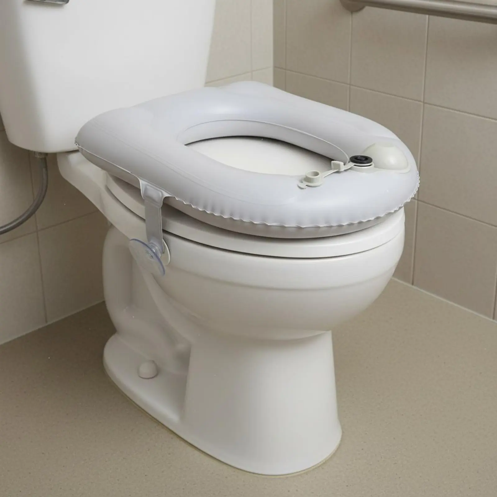 

Inflatable Toilet Seat Pad Easy to Clean Suction Disc Toilet Seat Cover Individual Care Aid for Post-Surgery Patients