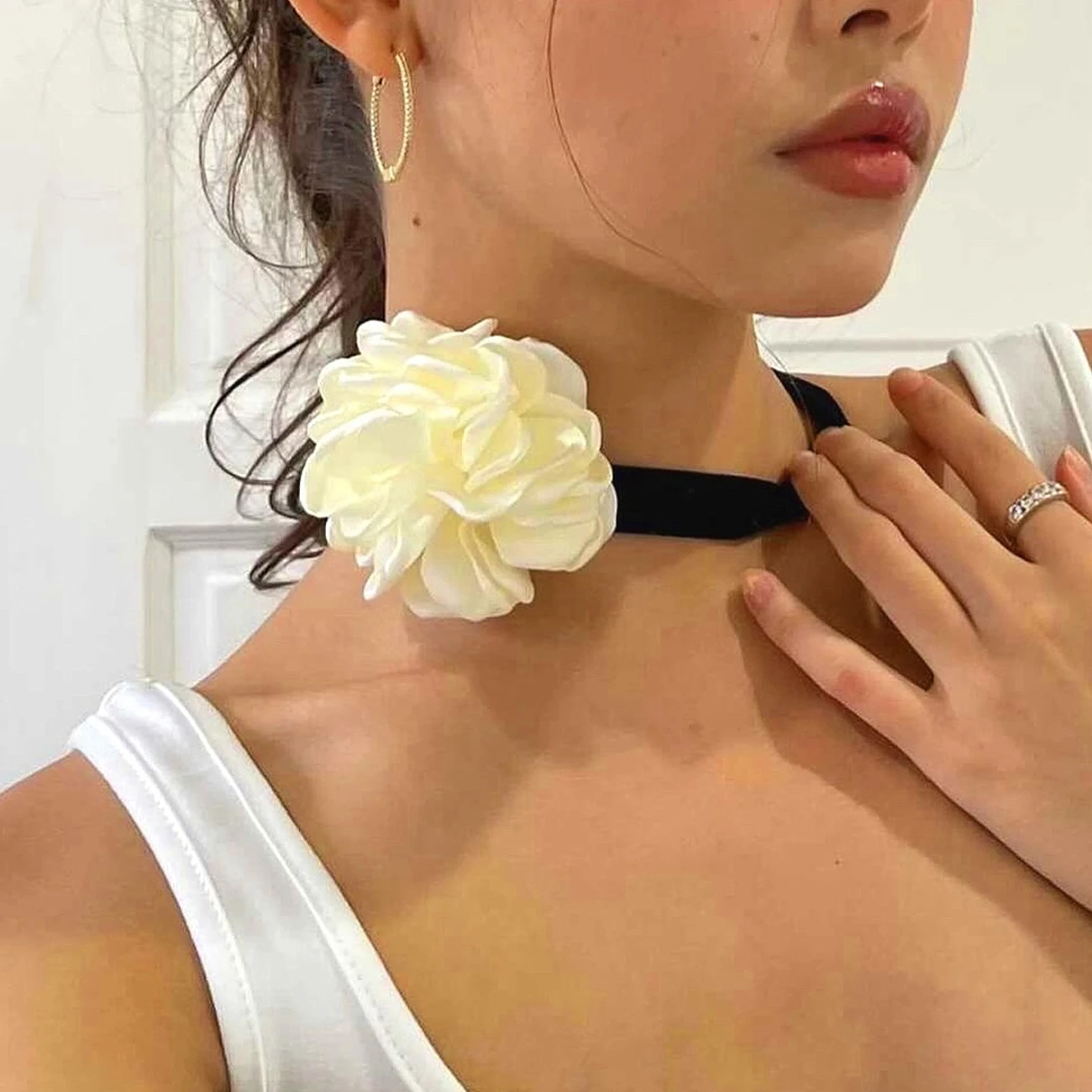 

Flower Necklace for Women Choker Y2k Accessories On Neck Jewelry Romantic Clavicle Chain Necklace Party Flower Short Choker New