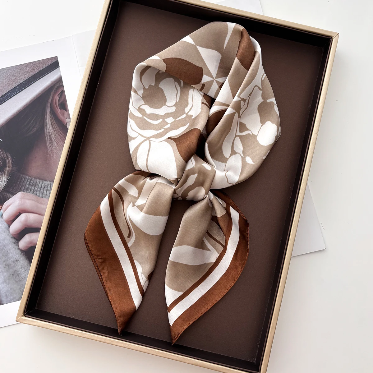 

Роскошный квадратный шелковый шарф с цветочным принтом для женщин, шаль на шею с принтом, элегантный шейный платок, банданы, хиджаб, женский шарф с мягкими пятнами