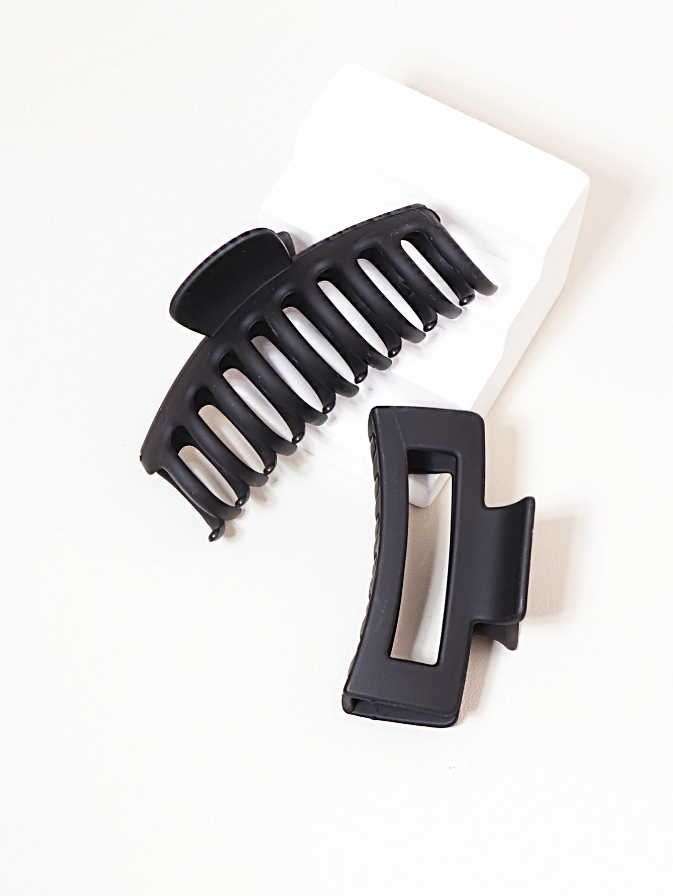 

2pcs Korean style plastic fashionable hair claw clip, matte rubber coated women's hair styling clip Special for real hair wigs