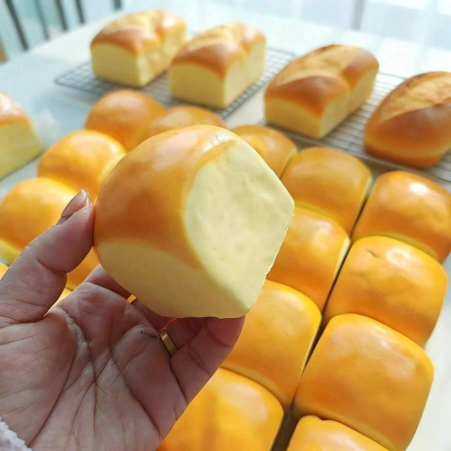 

Realistic Hawaiian Bread Squishy Stress Relief Toy, Squeeze Fidget Toy, Office Desk Decor, Squishy Toy Gift