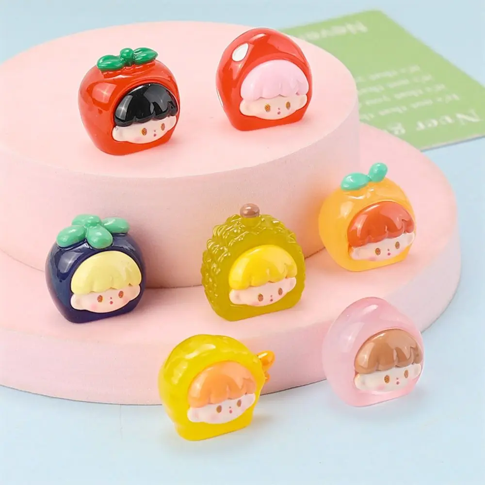 Mini fruta de superficie brillante para niñas, modelo noctilucente, cabeza de niña de fresa, estatuilla DIY de resina, artesanías de la serie 3D para niñas