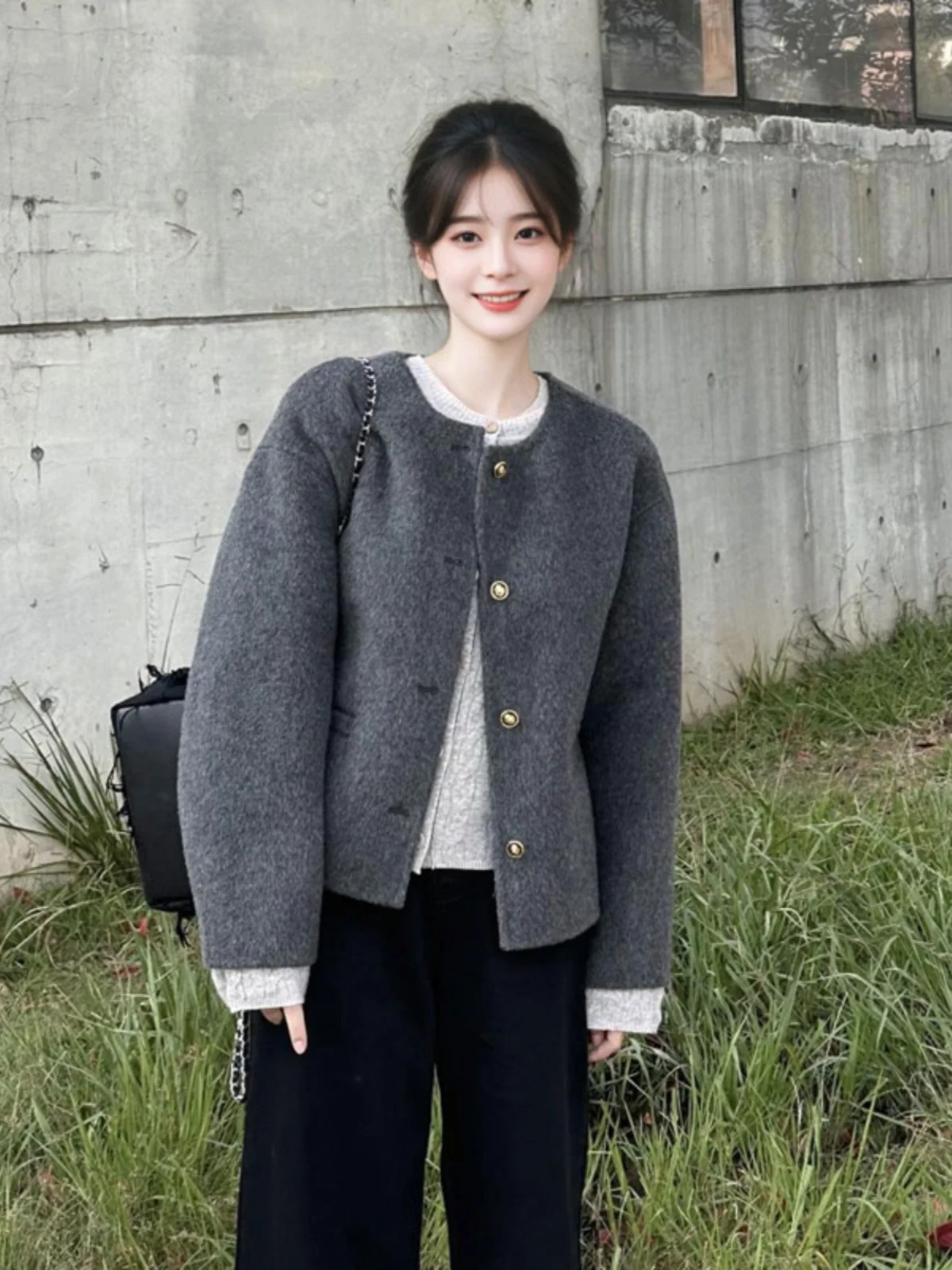 

Fashionable Short Grey Woolen Coat Elegant Korean Style Commute Simple Design Long Sleeve round Neck Button Detail Women's Ja...