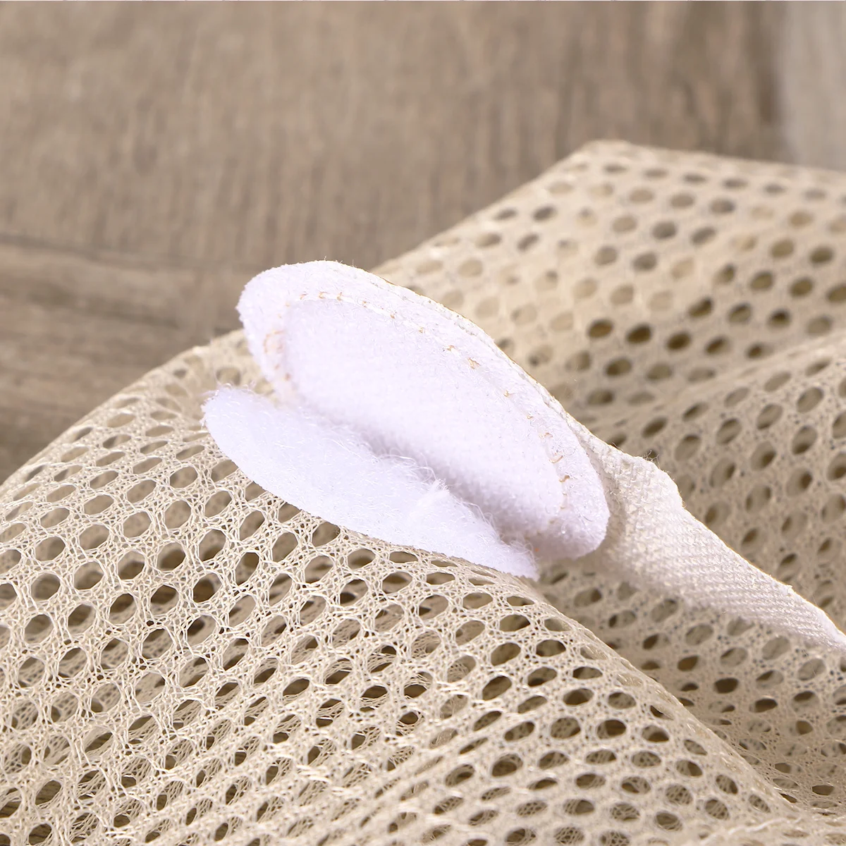 Bolsa de malla colgante de poliéster blanco para dispensador de cocina, organizador de cocina montado en la pared para frutas, verduras y basura.