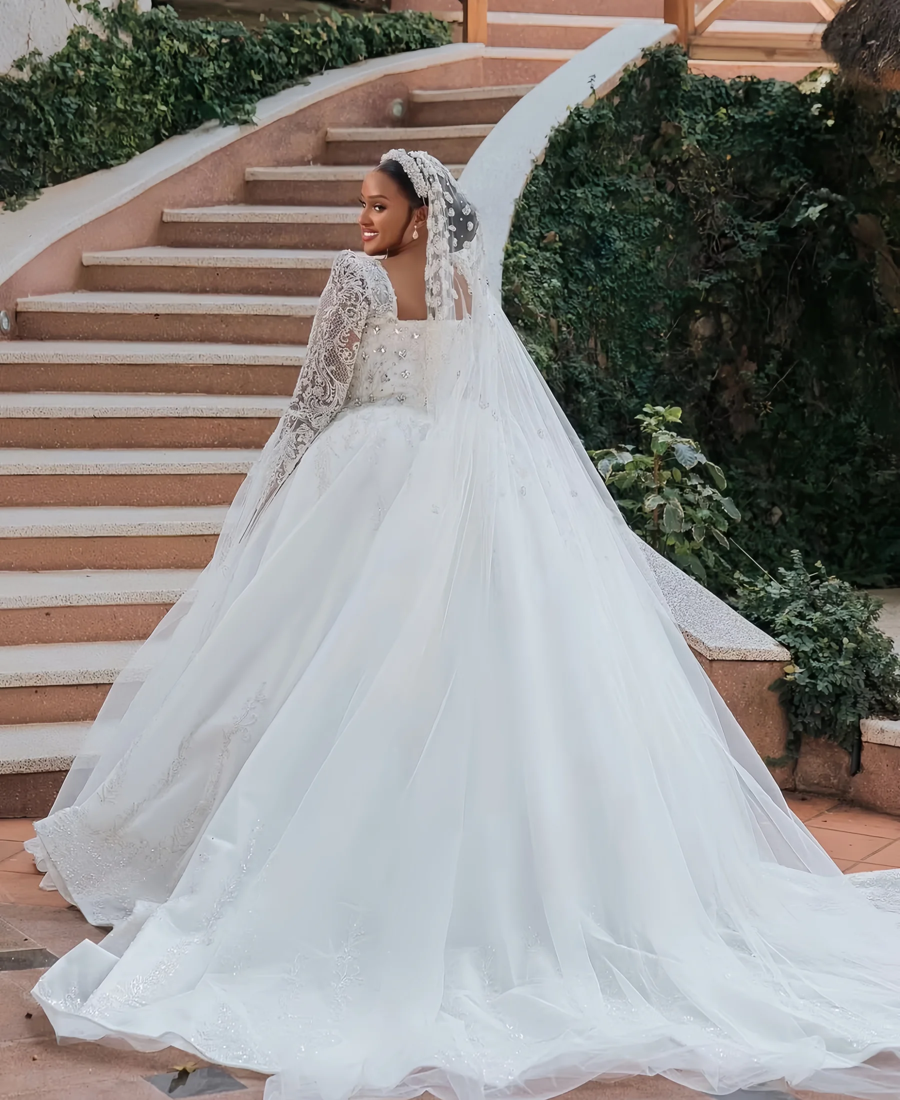 Customization Illusion Ball Gown Wedding Dress Square Neck Long Sleeves Bridal Gowns Appliques Sequins Sweep Train Dresses