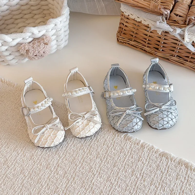 Toddler Girls Beaded Strap Sandals with Cute Bow 2026 New Summer Kid Barefoot Beach Shoes Soft Sole Classic Retro Party Dress Up