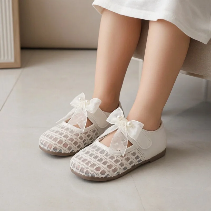 

Детские туфли-принцессы для девочек: новые сетчатые сандалии с бантом на мягкой подошве для весны и осени, летние лоферы