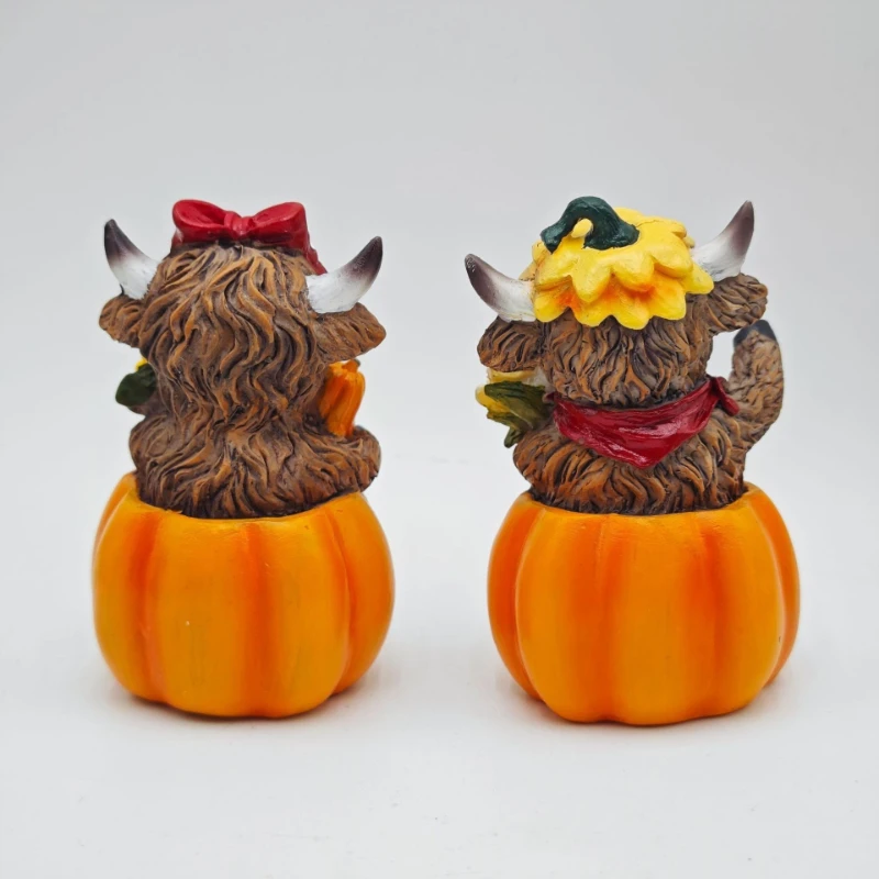 Creative Resin Highland Cow Pumpkin Ornament – Desktop Home Autumn Decor for Fall Display