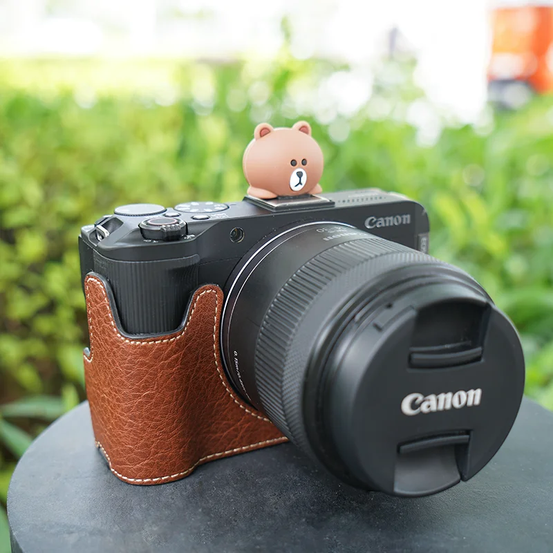 حافظة كاميرا بنمط ليتشي R50V جديدة مع حزام كتف لكاميرا Canon R50v وقاعدة حماية نصف قاعدة