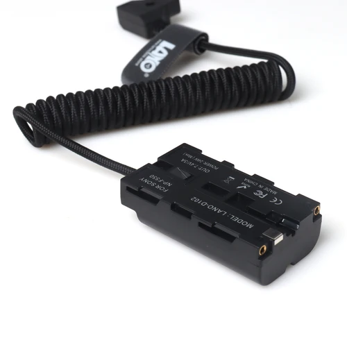 Imagen 2 del producto Cable de nailon en espiral con batería simulada D-Tap macho a acoplador de CC para NP-FZ100 o SONY NP-F550