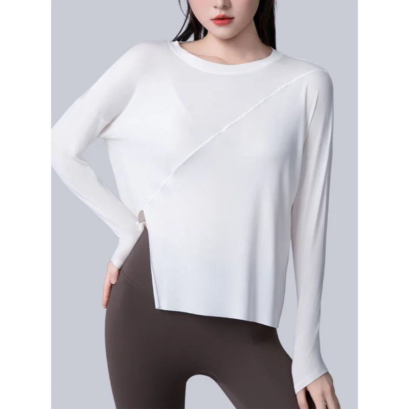 เสื้อโยคะผู้หญิงทรงหลวม ดูเพรียวบาง เหมาะสำหรับวิ่ง ออกกำลังกาย แห้งเร็ว ชายเสื้อผ่าข้าง แขนยาว เสื้อยืดบางเบาสำหรับโยคะ