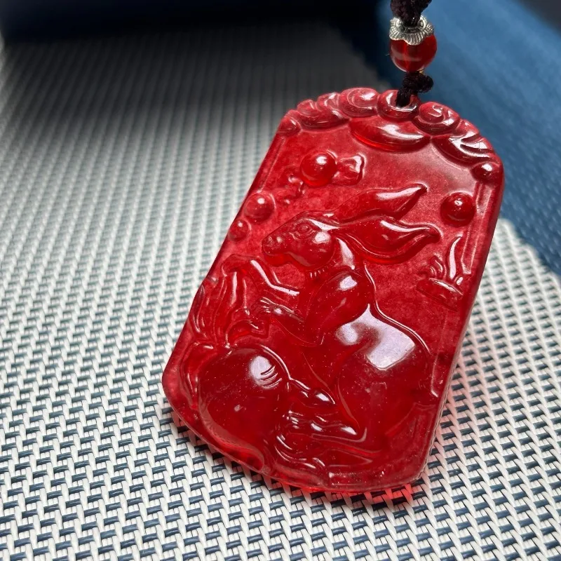 

Новый натуральный нефрит из высокого ледяного кварцита. Подвеска в виде кролика зодиака