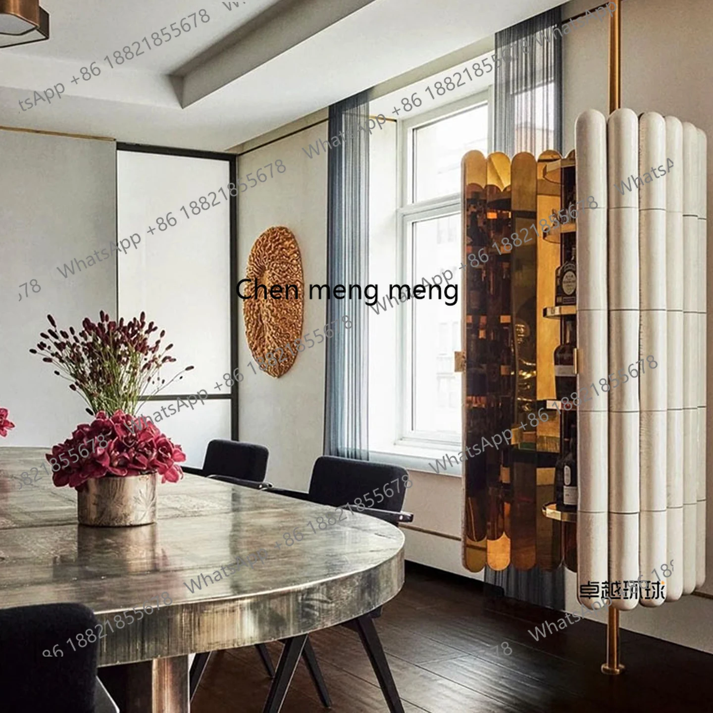 خزانة مشروبات إيطالية من الفولاذ المقاوم للصدأ خفيفة فاخرة لغرفة المعيشة ذات عمود منزلي خزانة عرض النبيذ الأحمر