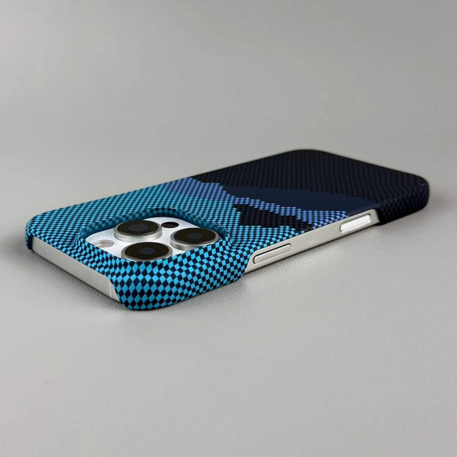 

Жесткий чехол с текстурой углеродного волокна для Iphone 17, 16, 15, 14, 13, магнитная зарядка Magsafe, ультратонкий противоударный чехол для ПК