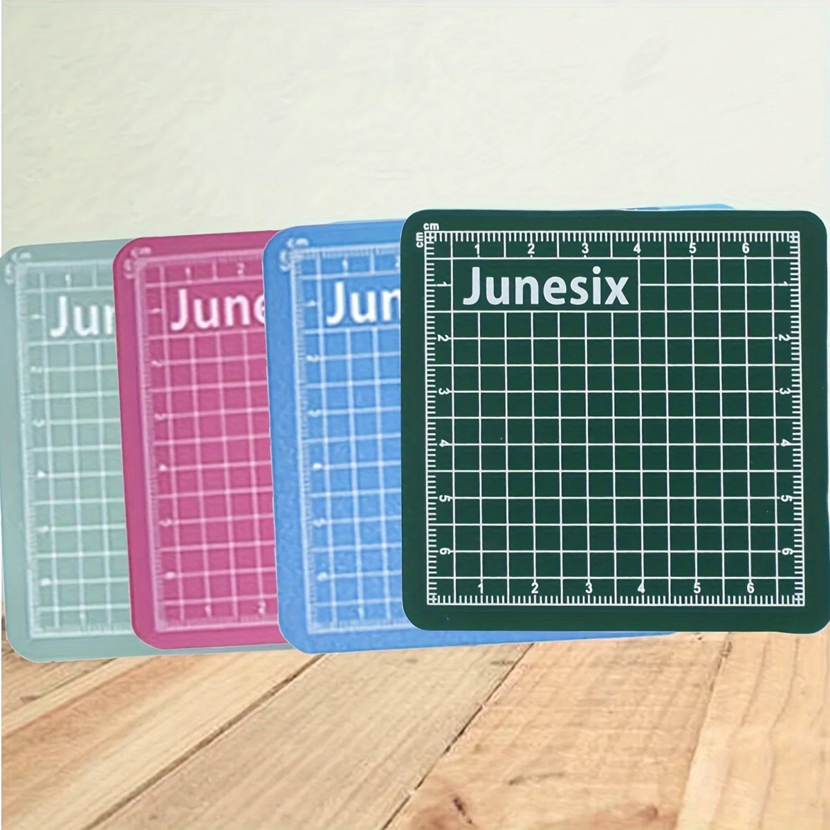 2 pieces of random mini cutting pads, self-repairing cutting pads, non-slip mini cutting boards, scrapbook patchwork accessories