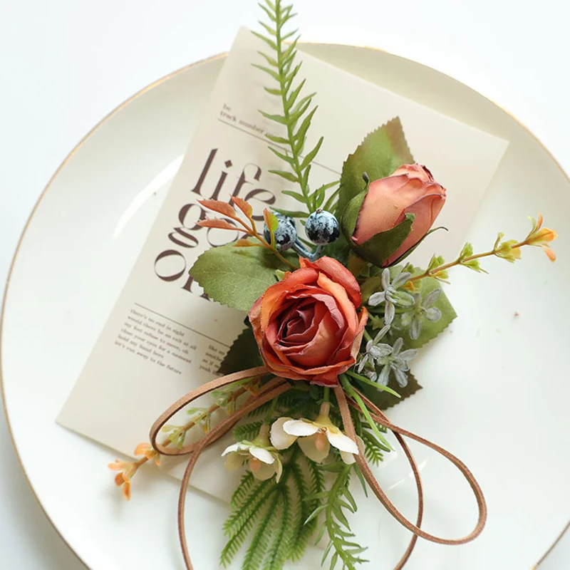 25069 عروة الورد المزخرفة للرجال، زهور صناعية لصدار المعصم لديكور الزفاف/الحفلة الراقصة/العودة للوطن، إلخ. بساتين الفاكهة القارب