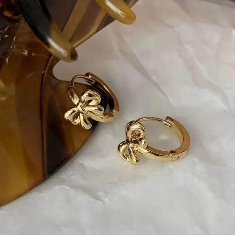 

Fashionable New Niche Bow Earrings with A High-end Feel, Light Luxury Earrings Retro Women's Festival Party Jewelry Accessories