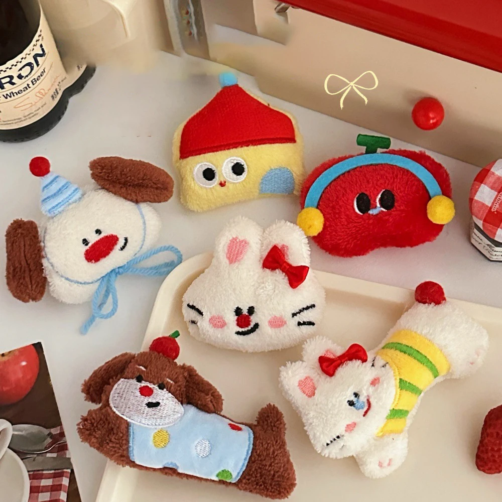 ふわふわのぬいぐるみペンダントキーホルダー、女の子のバックパックにぴったりのキュートでクリエイティブな個性的なペンダント、楽しい装飾アイテム