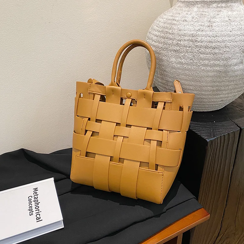 

2025 Woven Straw Tote Bag Women's Large Boho Chic Shoulder Purse, Elegant Crossbody Handbag for Work Premium Raffia Summer Bag