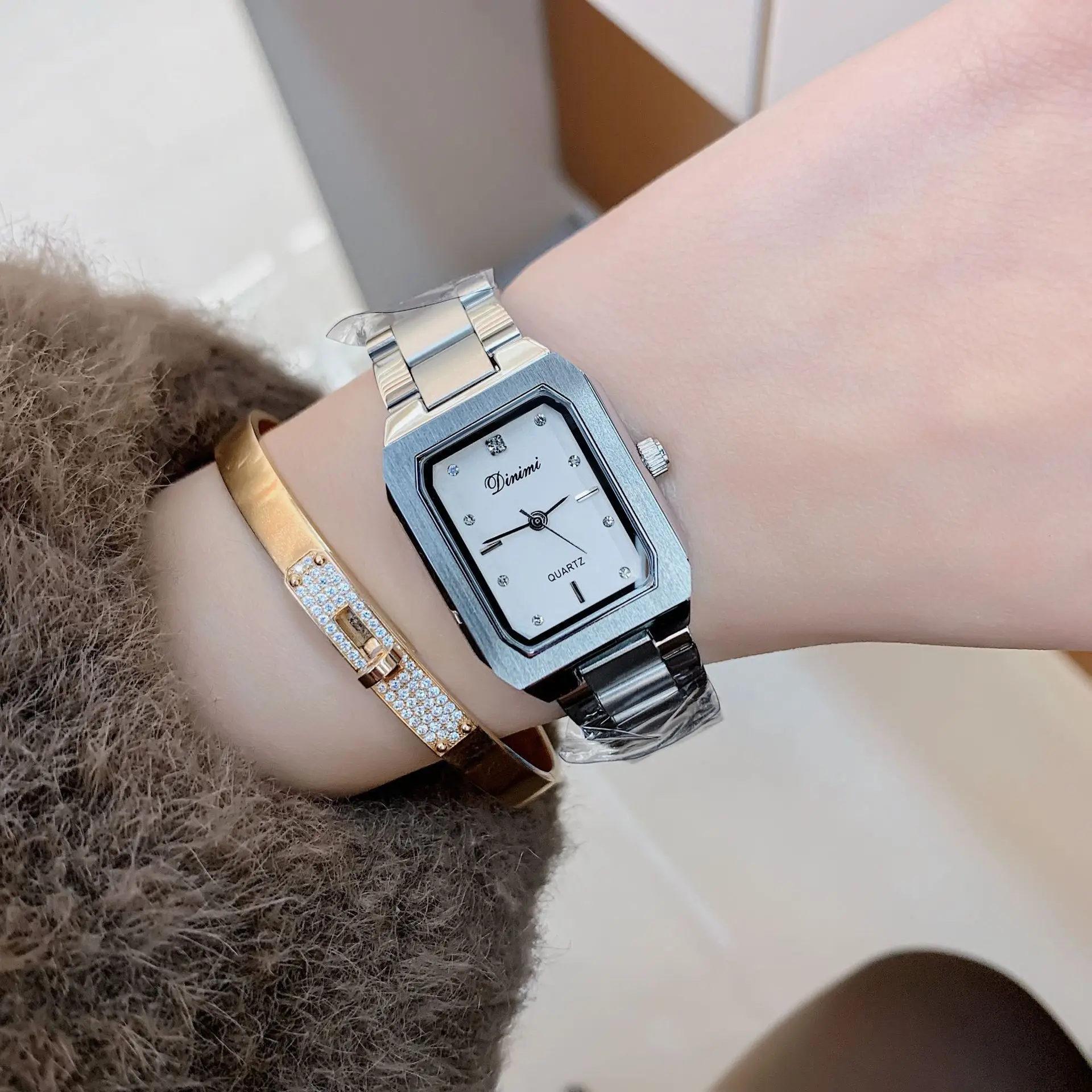 Elegant and sophisticated rectangular steel quartz watch for women, a stylish and casual design, perfect as a gift.