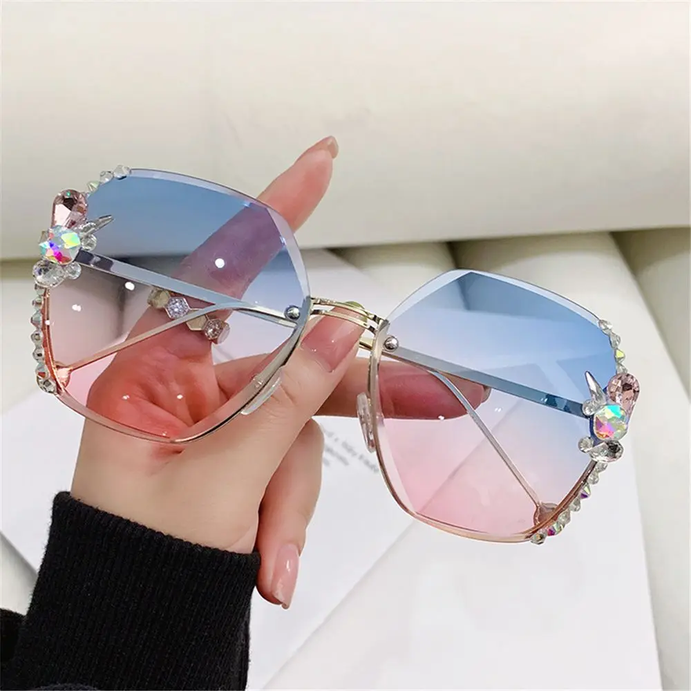 Neue Mode weibliche Brillen Schneid linse randlose Sonnenbrille Frauen Sonnenbrille Strass Sonnenbrille Farbverlauf