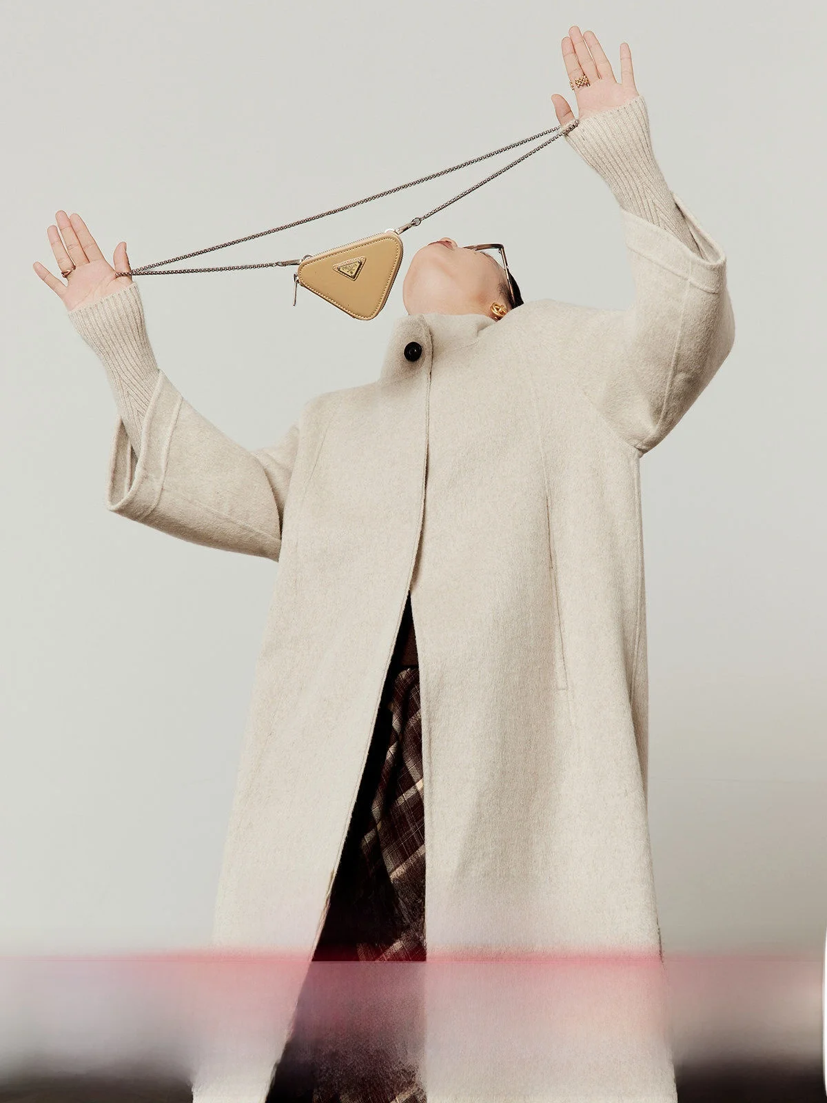 

Женское шерстяное пальто цвета хаки, новинка зимы 2025, стильное, для повседневной носки, приталенное, средней длины, на одной пуговице, длинное пальто-свитер