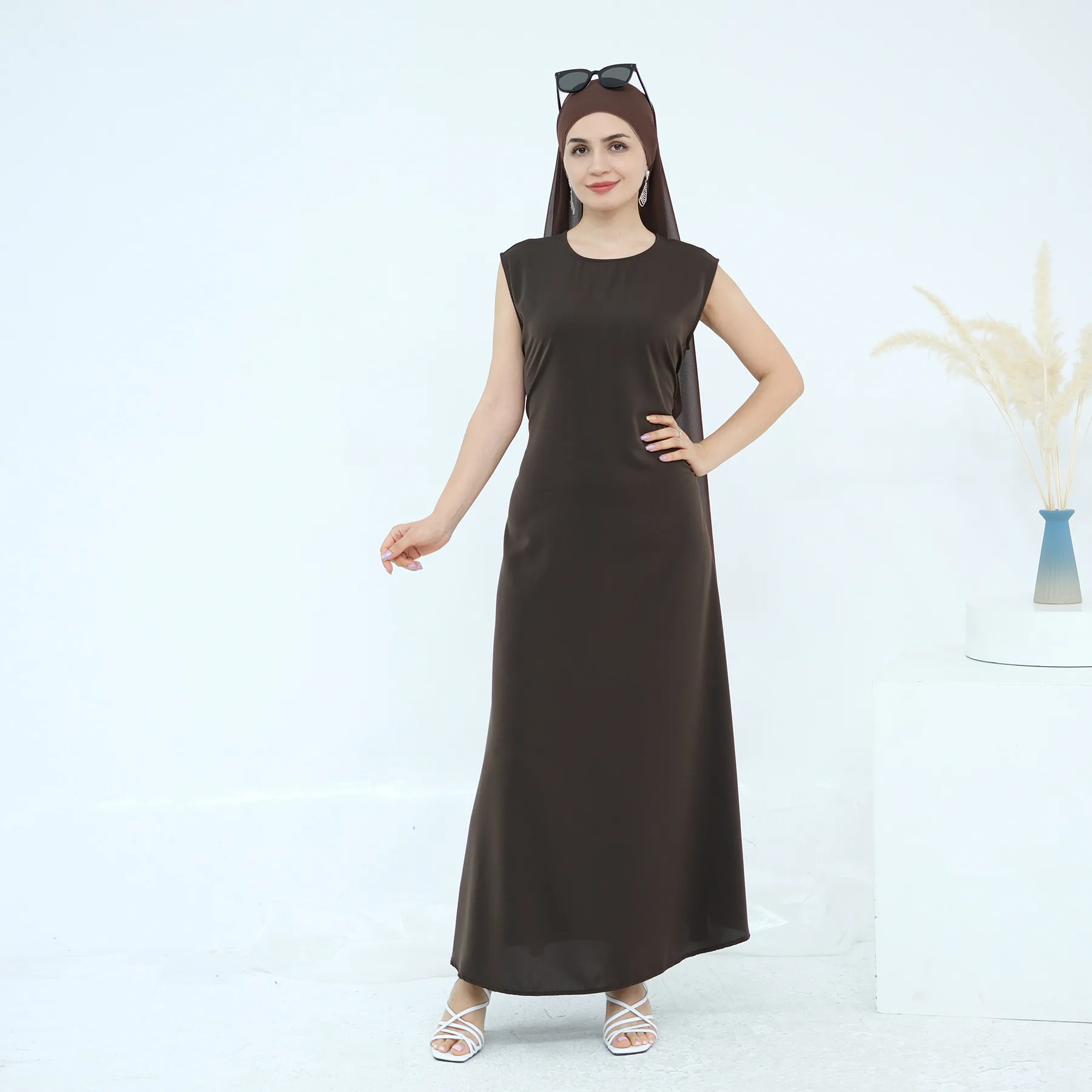 

2025 American European Middle East Dubai Muslim New Fashion Women's Solid Color Casual Trendy Elegant Sleeveless Dresses Female
