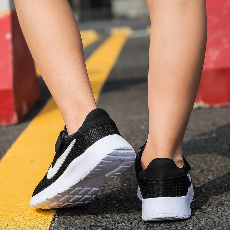 

Children's Online Sports Shoes EVA Lightweight Anti-Slip Running Casual Shoes Running Shoes Fly Weave Mesh Sports Casual Shoes