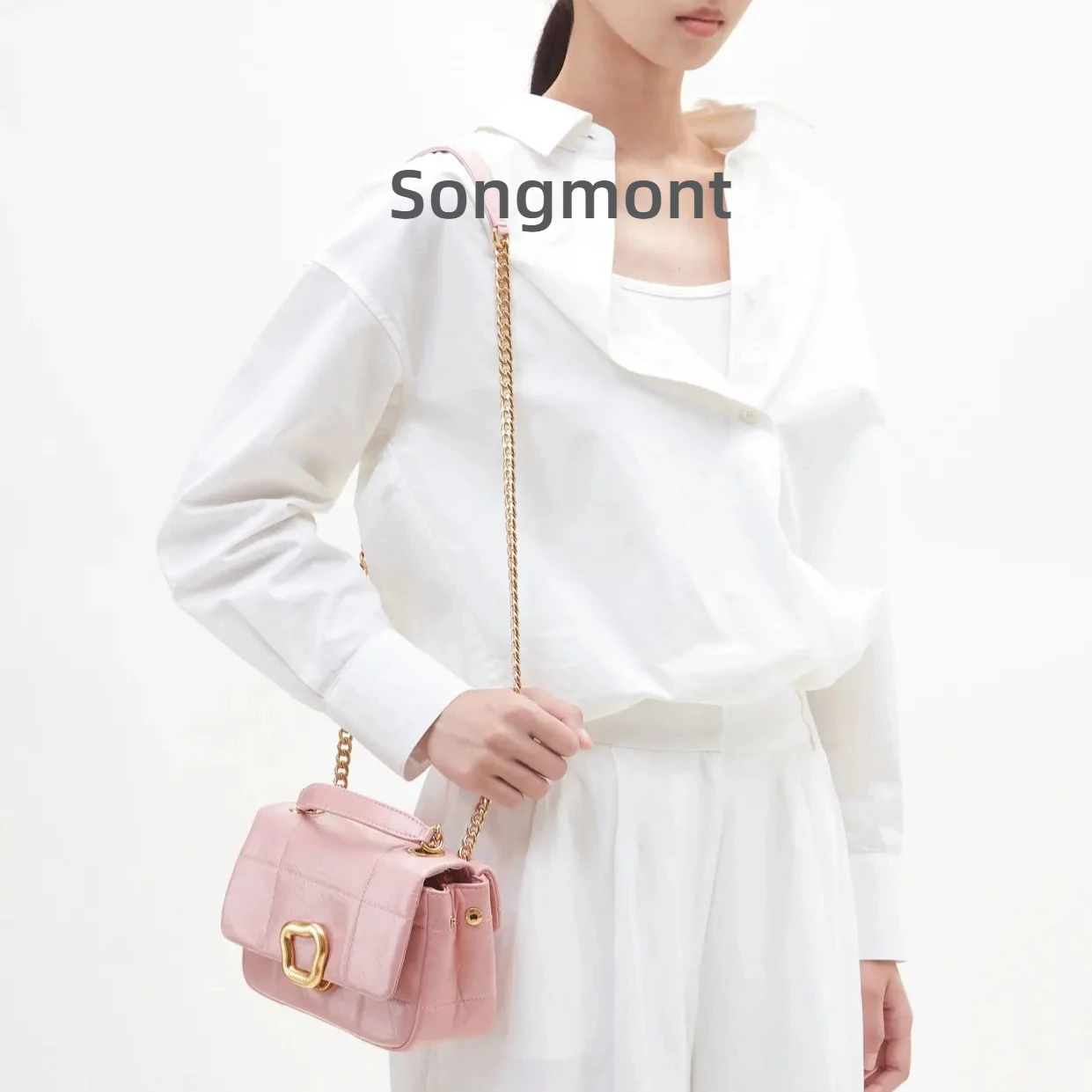 

Маленькая квадратная сумка Songmont Chocolate — кожаная сумка через плечо с ремешком-цепочкой, компактная и стильная