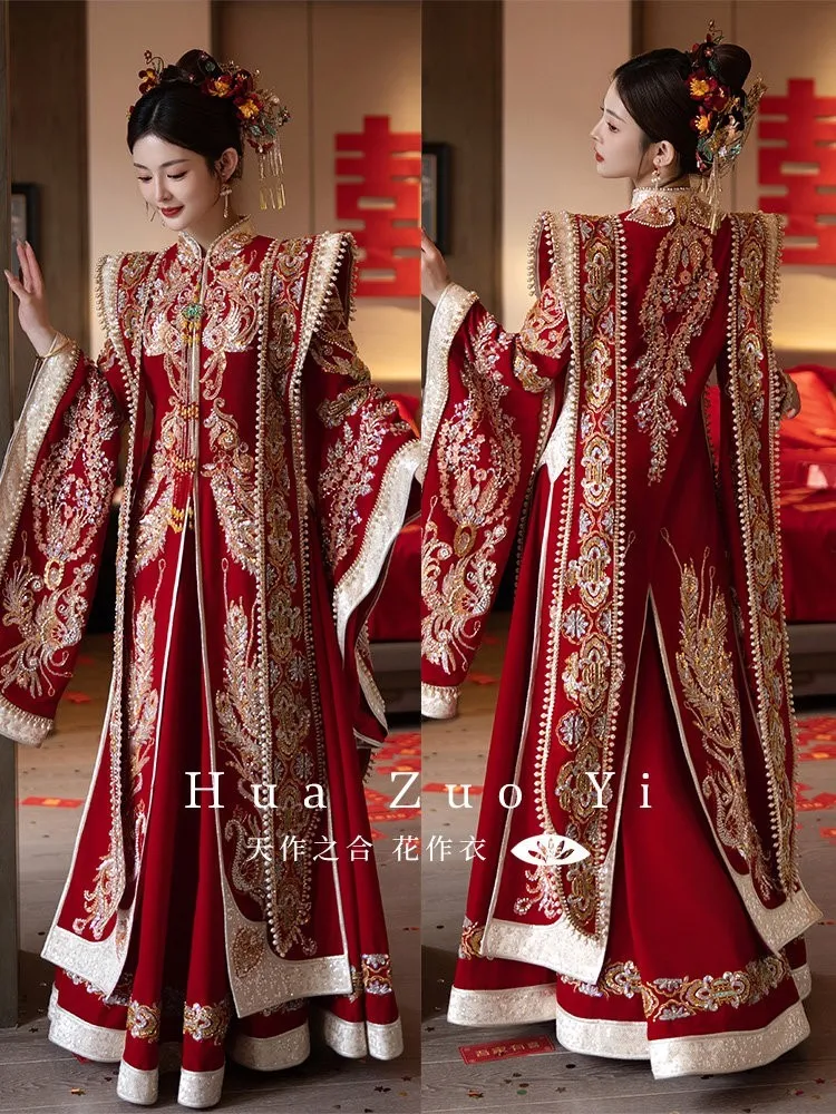 ชุดฮั่นสไตล์จีนแบบใหม่ที่มีมงกุฎมังกรและนกฟีนิกซ์ ชุดแต่งงานสีแดง