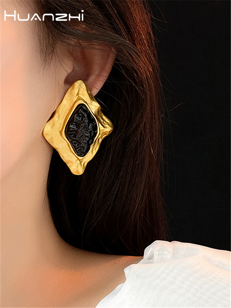 HUANZHI Vintage Large Geometric Black Resin Wrinkle Gold Color Big Stud Earring for Women Fashion Party Jewelry 2023 New