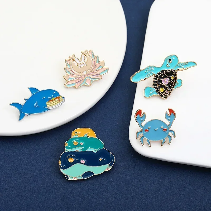 Marine Organism Pins Sea Turtle Crab Shark Badges Aquatic Plant Enamel Brooches Lapel Backpack Bag Accessory Wholesale